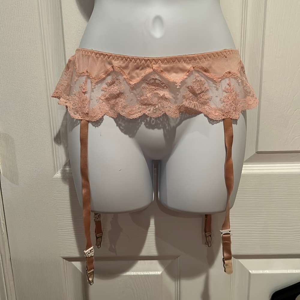 Glydon Pink Lace Garter Belt